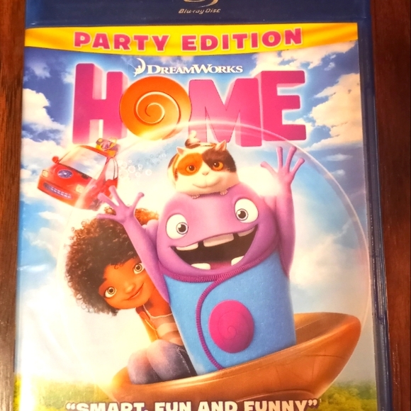 DreamWorks HOME Party Edition on BLU-RAY - Picture 1 of 2